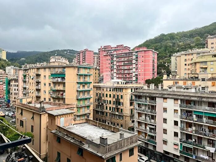 Appartamento trilocale in vendita in Viale Bracelli, Genova