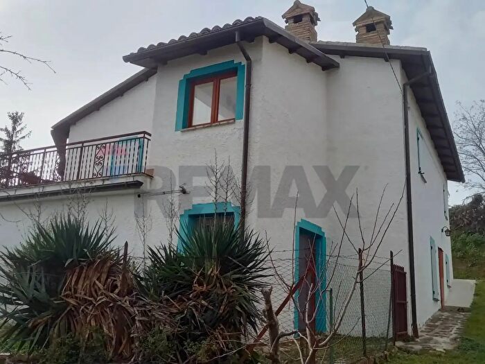 Casa quadrilocale in vendita in Cingoli