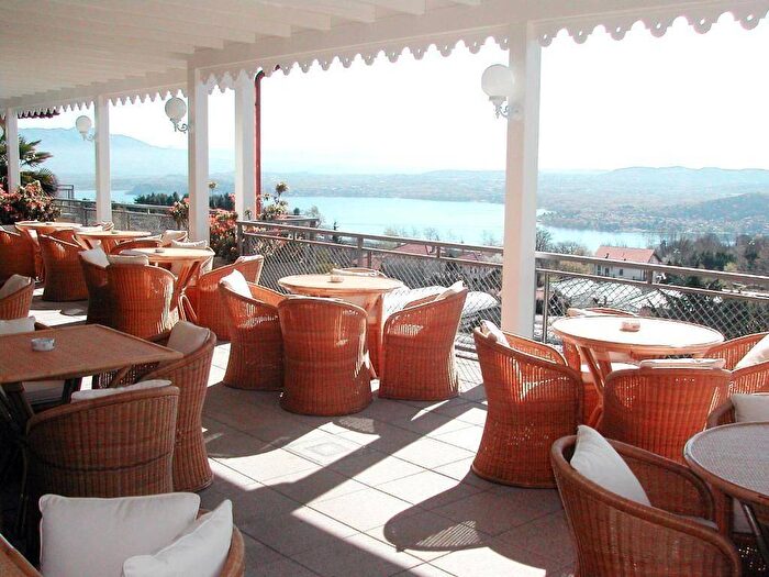 Casa con 6 locali in affitto in Via Guglielmo Marconi, Centro, Nebbiuno