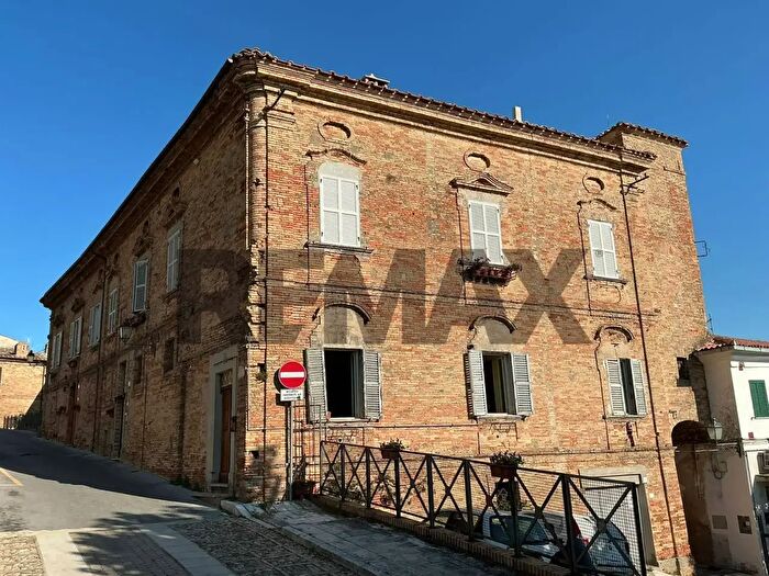 Appartamento con 5 locali in vendita in Via Guglielmo Marconi, Loreto Aprutino