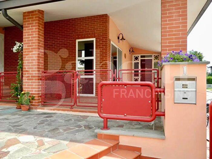 Casa con 7 locali in vendita in Lagosanto