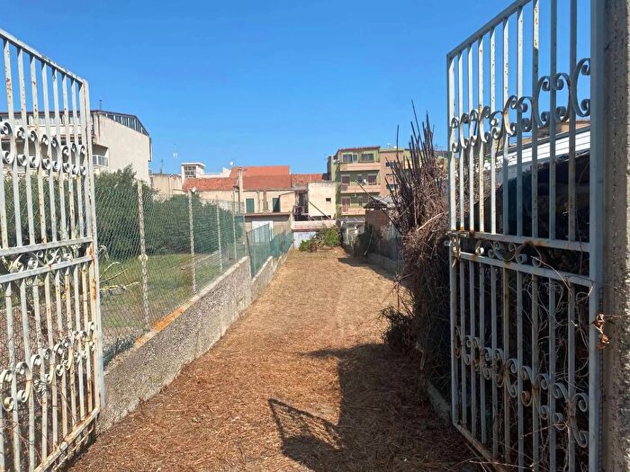 Casa con 8 locali in vendita in Via Nazionale Torregrotta, Torregrotta