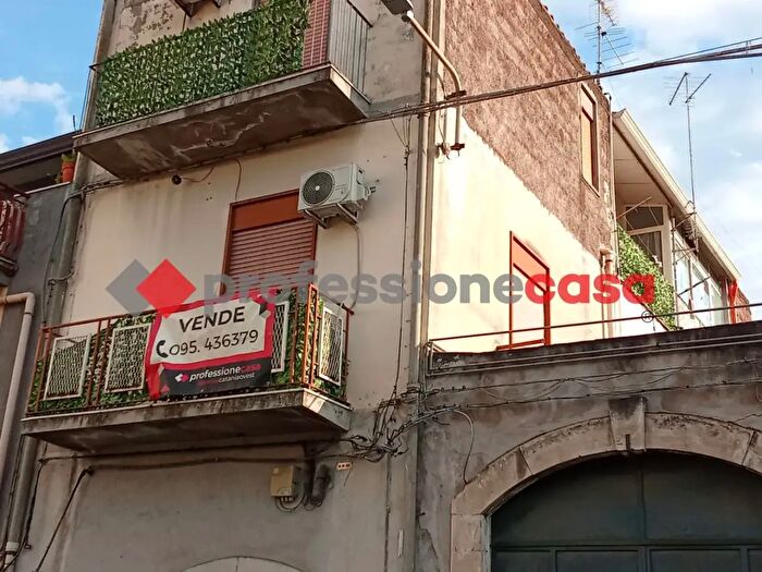 Appartamento trilocale in vendita in Via Palermo, Catania