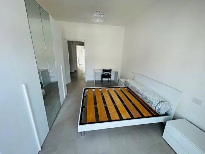 Appartamento trilocale in affitto in Via Andrea Maffei, Montenero, Milano