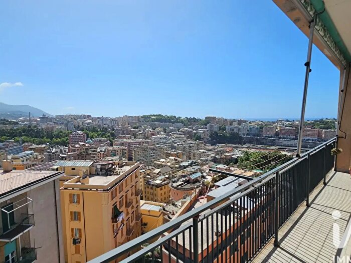 Appartamento trilocale in vendita in Via Imperiale, Genova