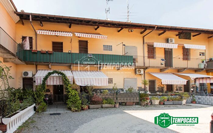 Appartamento trilocale in vendita in Via Rovereto, Busto Arsizio