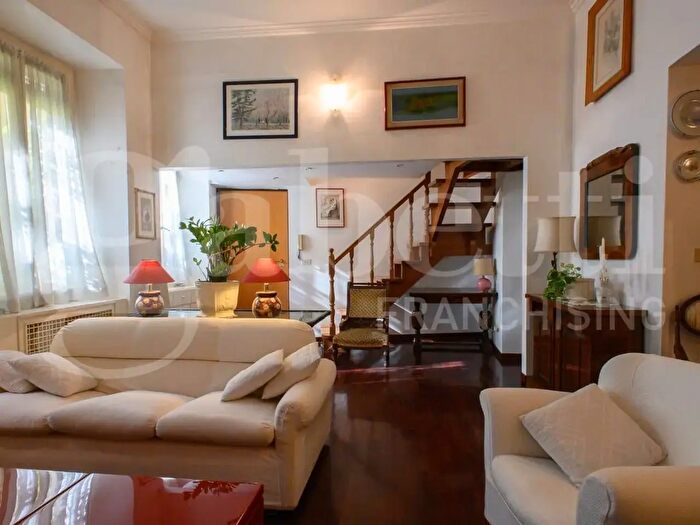 Appartamento trilocale in affitto in Via Piave, Roma