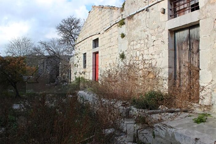 Casa con 7 locali in vendita in Modica