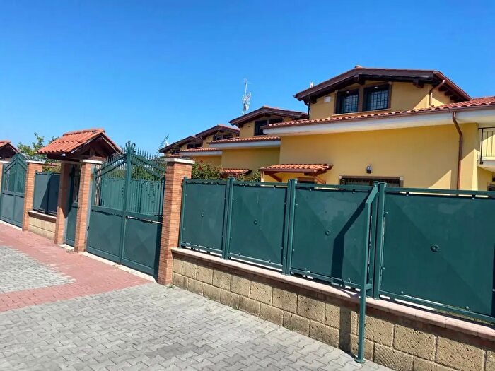 Casa quadrilocale in vendita in Via Cannetacci, Mentana