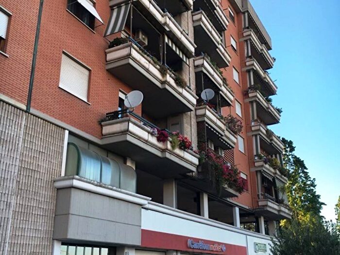 Casa trilocale in affitto in Viale Antonio Ciamarra, Cinecittà, Roma