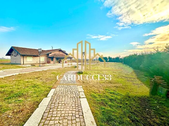 Casa con 7 locali in vendita in Alessandria