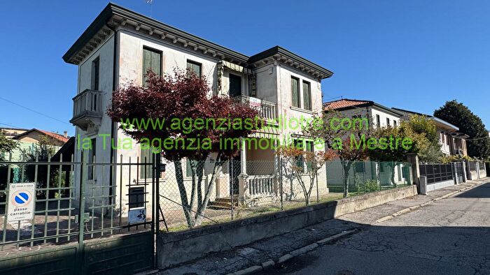 Casa con 5 locali in vendita in Via Bruno Nao, Venezia