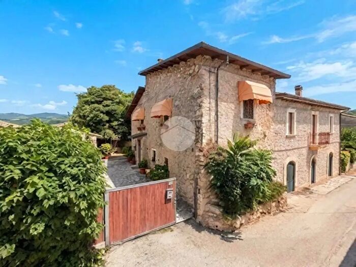 Casa con 5 locali in vendita in Via Ugo De Tiberis, Avezzano