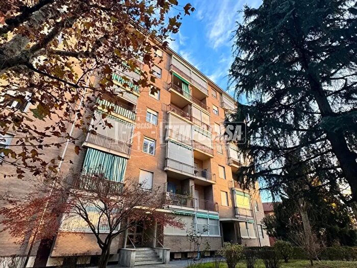 Appartamento trilocale in vendita in Via Pomaretto, Torino