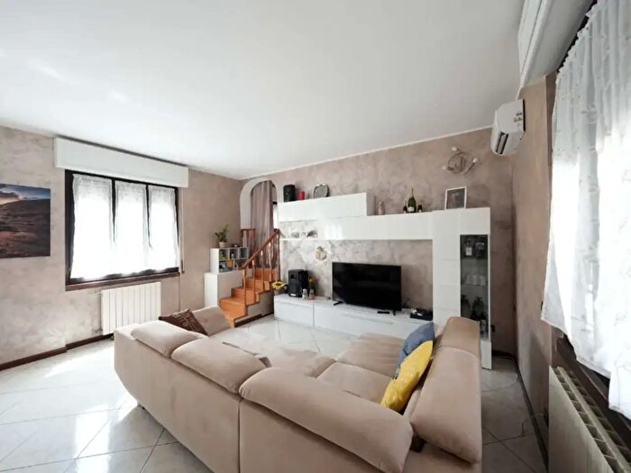 Appartamento trilocale in vendita in Via Verri, Biassono