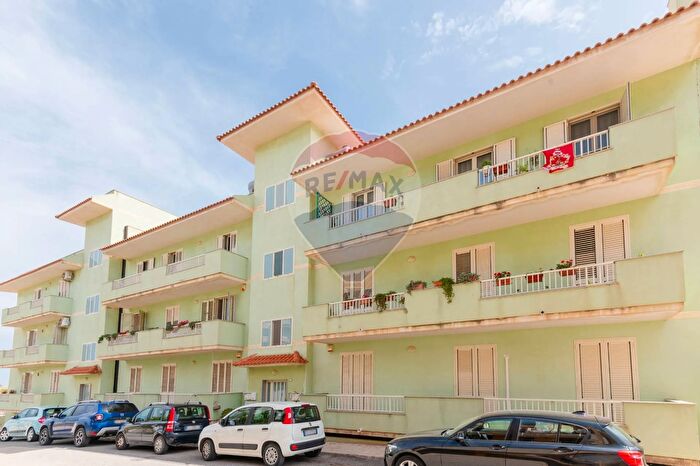 Appartamento con 6 locali in vendita in Via Puglia, Pachino