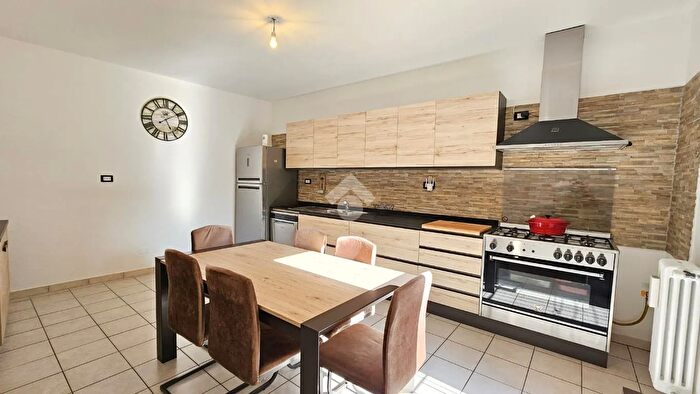 Casa trilocale in vendita in Via Novara, Induno Olona