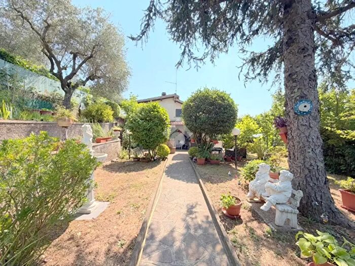 Casa con 5 locali in vendita in Via Fontana Marcaccio, Velletri