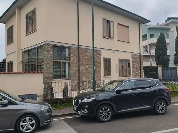 Casa con 5 locali in vendita in Via Confini, Campi Bisenzio
