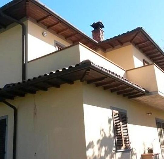 Casa con 6 locali in vendita in Molazzana