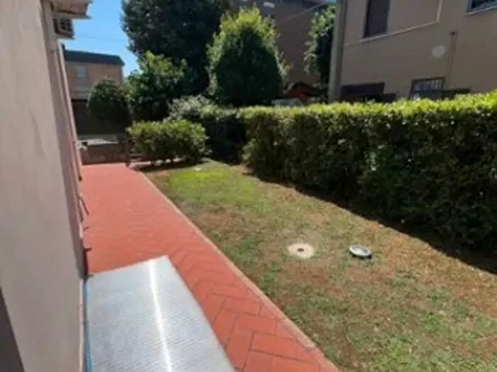 Casa con 6 locali in affitto in Via Silvestro Barberini, Modena