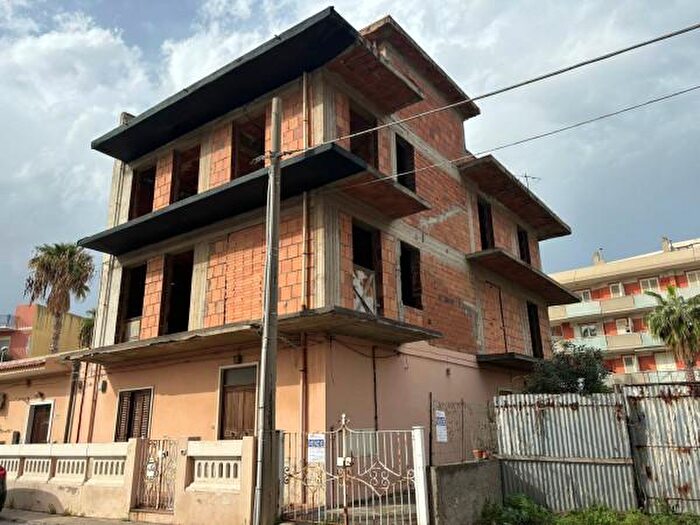 Casa con 6 locali in vendita in Via Mariano Maio, Milazzo