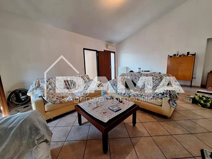 Casa con 7 locali in vendita in Via Gualchiera, Meldola