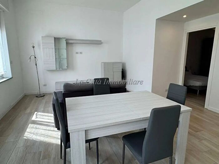 Appartamento trilocale in affitto in Novara