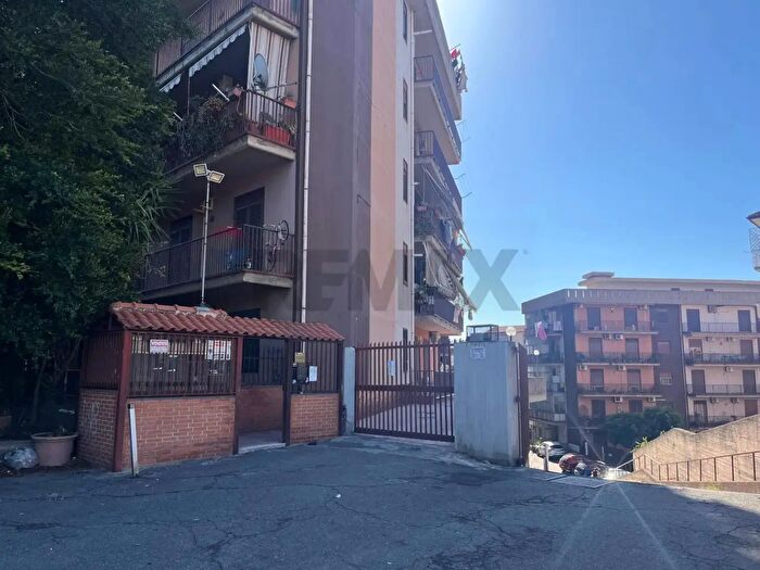 Appartamento con 5 locali in vendita in Via Antonio Locatelli, Catania