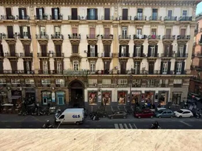 Appartamento con 6 locali in vendita in Corso Umberto I, Napoli