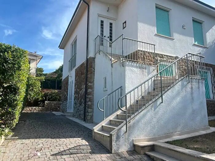 Appartamento quadrilocale in affitto in Via Ugo La Malfa, Rosignano Marittimo