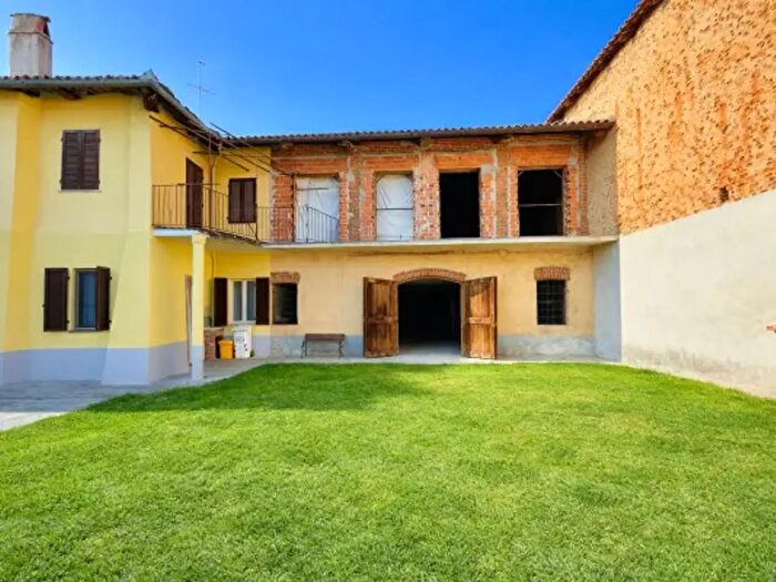 Casa trilocale in vendita in Via Giuseppe Garibaldi, Sommariva Del Bosco