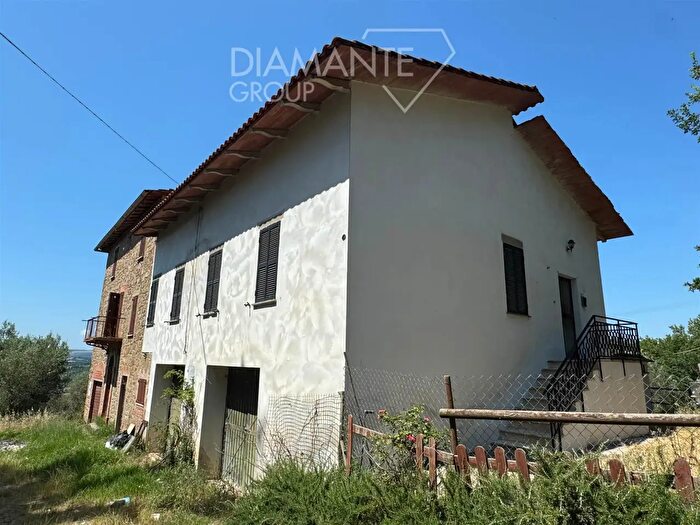 Casa quadrilocale in vendita in Panicale