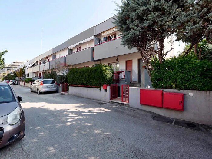 Casa con 7 locali in vendita in Via Conte Girolamo Giusso, Bari