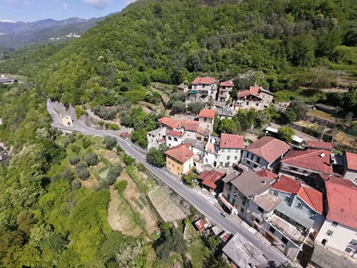 Casa con 7 locali in vendita in Via San Lorenzo, Pieve Di Teco