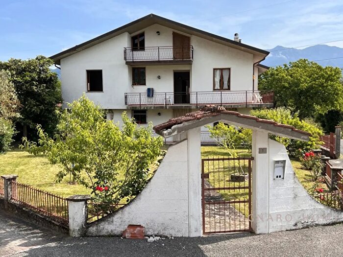 Casa con 15 locali in vendita in Mulazzo