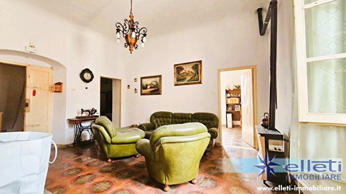 Appartamento con 5 locali in vendita in Massa