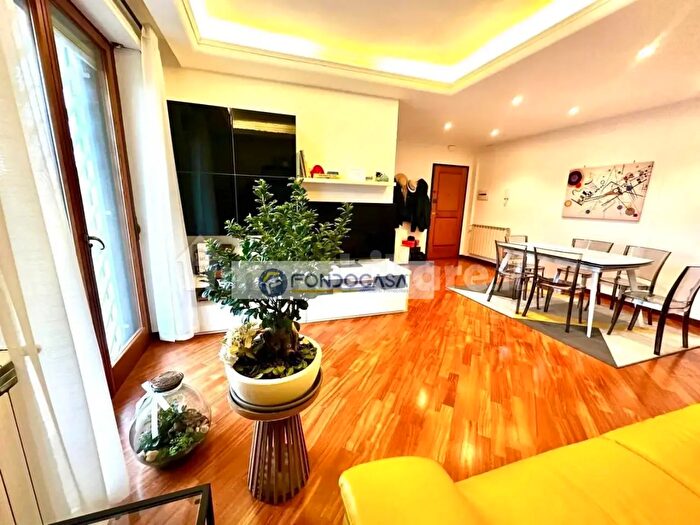 Appartamento trilocale in vendita in Via Felice Casati, Milano