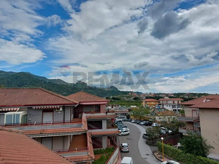 Appartamento trilocale in vendita in Via Ruggero Leoncavallo, Taormina