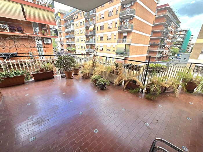 Appartamento quadrilocale in vendita in Via Lucio Elio Seiano, Roma