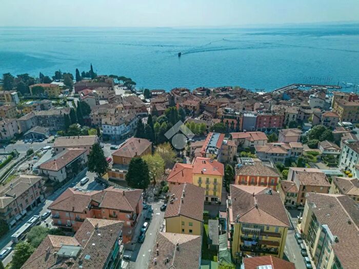 Appartamento quadrilocale in vendita in Via Luigi Galvani, Garda
