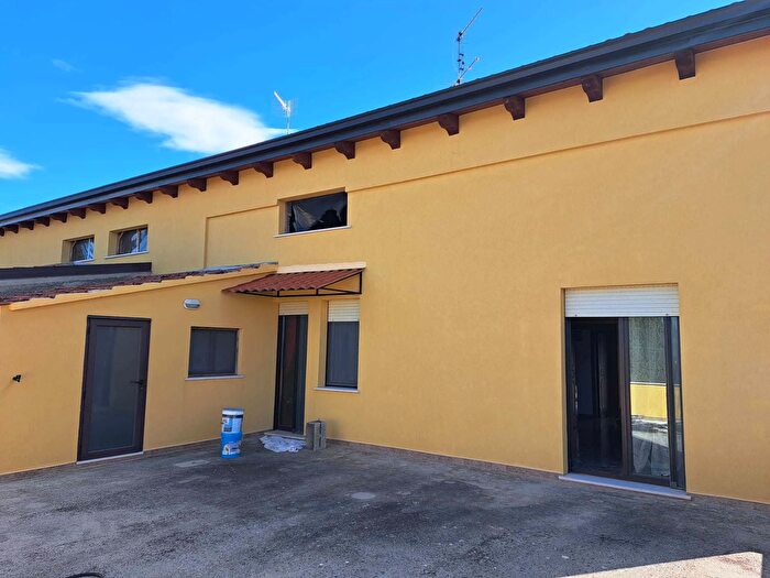 Appartamento con 8 locali in vendita in Via Nazionale per Lanciano, Santa Maria Imbaro