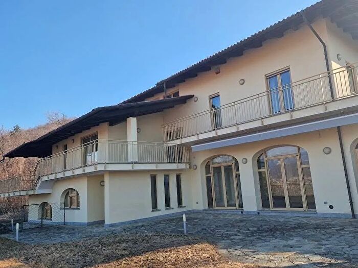 Casa con 10 locali in vendita in Ivrea, Ivrea