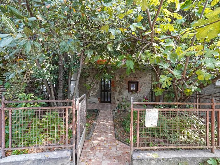Appartamento trilocale in vendita in Via Alberto Abate, Ambivere