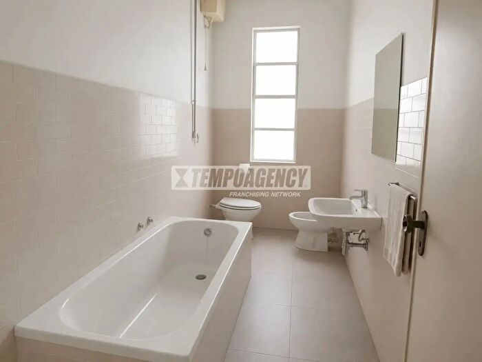 Casa con 7 locali in vendita in Viale Paganini, Sassuolo