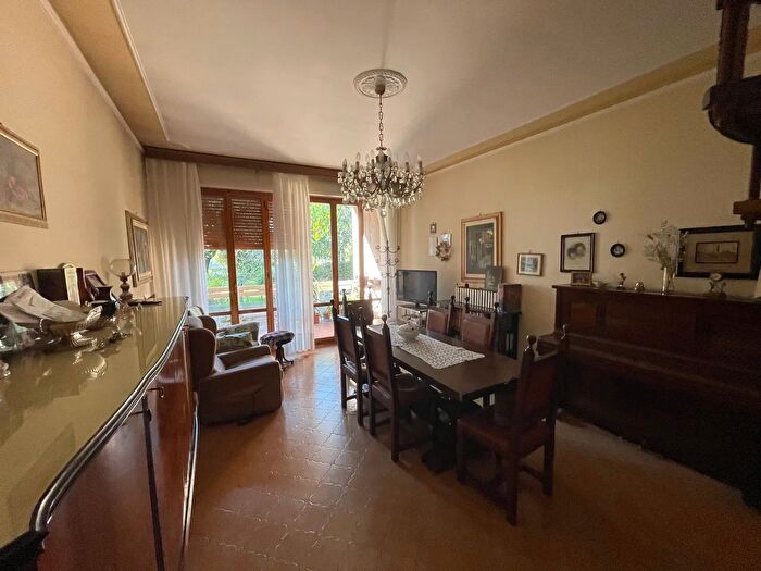 Appartamento con 7 locali in vendita in Strada dei Cappuccini, Siena