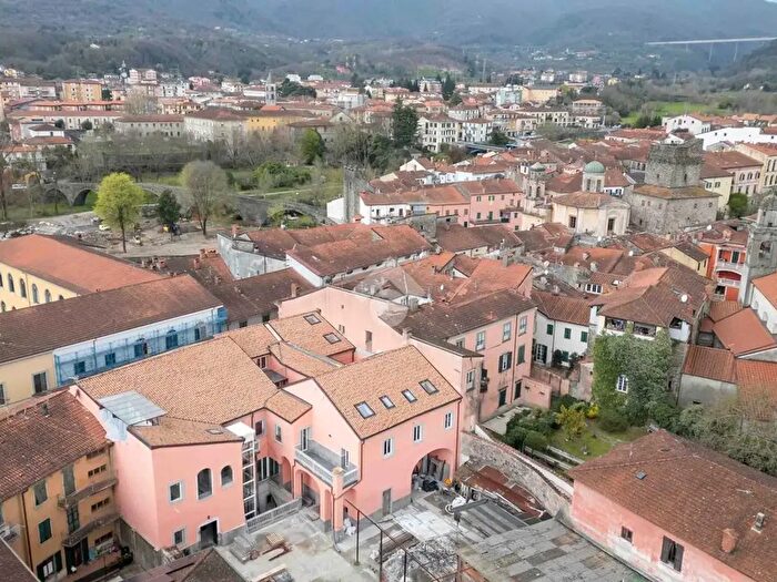 Appartamento trilocale in vendita in Via Giuseppe Mazzini, Pontremoli