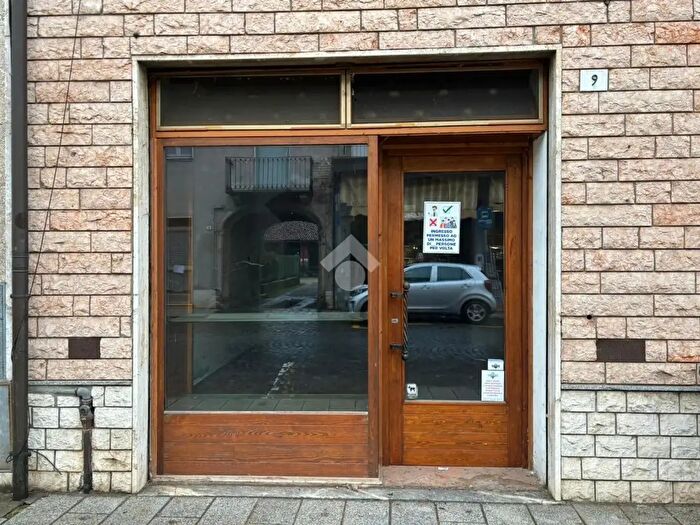 Appartamento trilocale in vendita in Via Cavallotti, Corteolona e Genzone