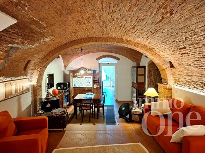 Appartamento trilocale in affitto in Via Gazzarrini, Livorno