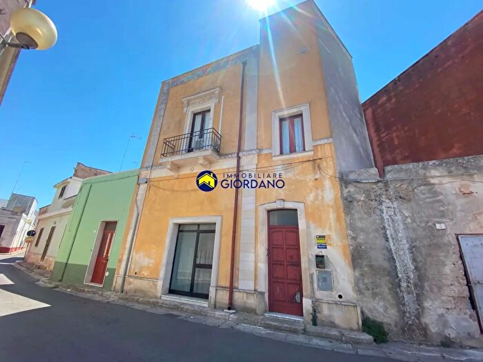 Casa bilocale in vendita in Via Botteghe Nuove, Squinzano